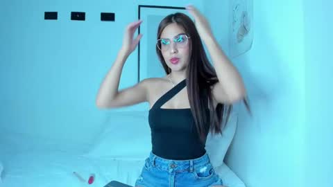Luci Reyes online show from October 5, 5:31 pm