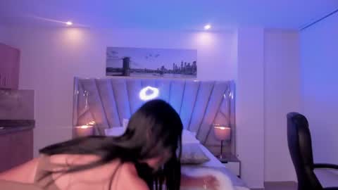 amber_willow online show from June 12, 4:44 am