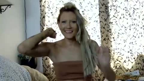 Kaligirll online show from July 21, 7:05 pm