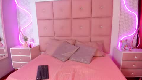 Amber online show from April 17, 9:50 pm