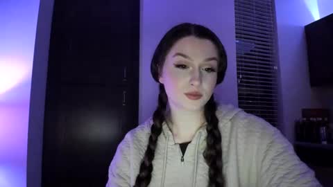 amberkinsley online show from December 7, 6:15 am