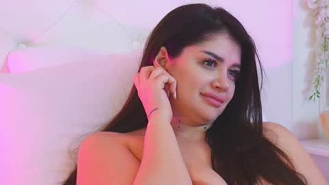 Amberseyes online show from March 15, 12:30 pm