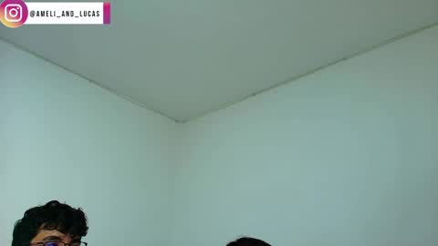 Snapshot of ameli_and_lucas chatting on December 19, 3:18 am Amelia  Lucas online show from December 19, 3:18 am