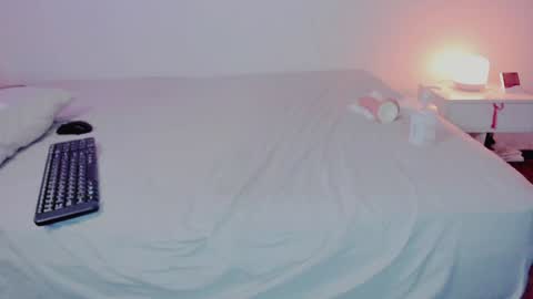 Snapshot of amelia71477 chatting on December 8, 10:57 pm Amelia Hot online show from December 8, 10:57 pm