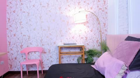 Amelia Adams online show from April 9, 11:38 am