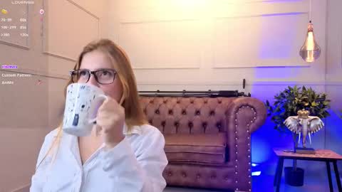 AMELIA online show from November 5, 8:55 pm