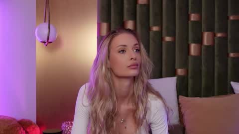 Amelia online show from September 25, 4:52 am