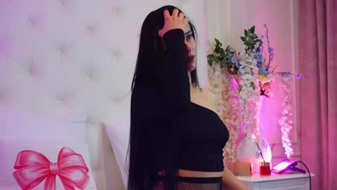 AmeliaJune online show from May 17, 7:01 pm