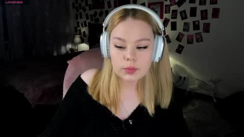 Amelia online show from April 28, 9:41 pm