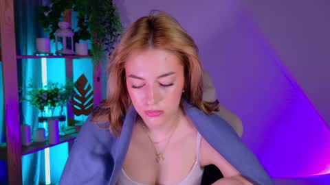 ameliarosaline online show from May 15, 4:21 am