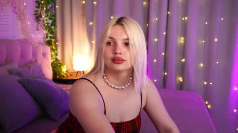  Amelia  online show from May 12, 4:10 am