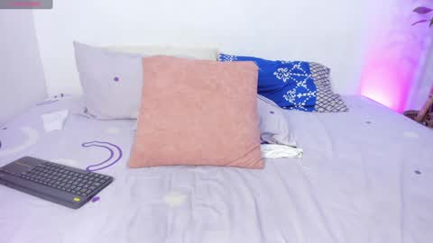 Snapshot of amelieburns18 chatting on January 17, 6:36 am Amelie online show from January 17, 6:36 am
