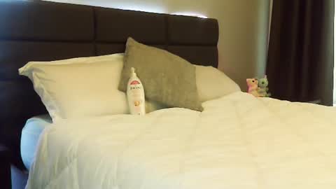 HOT white  naughty leo  xxx online show from January 30, 11:34 pm