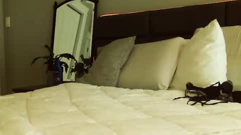 HOT white  naughty leo  xxx online show from February 8, 7:27 pm