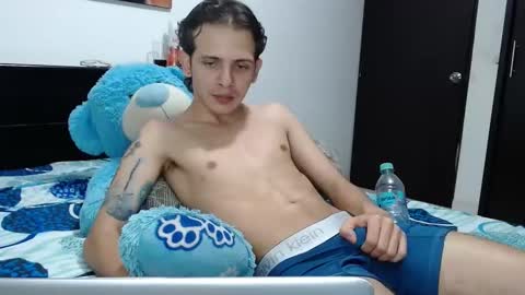 Snapshot of americanbig_dick chatting on February 23, 8:39 am Lucian online show from February 23, 8:39 am