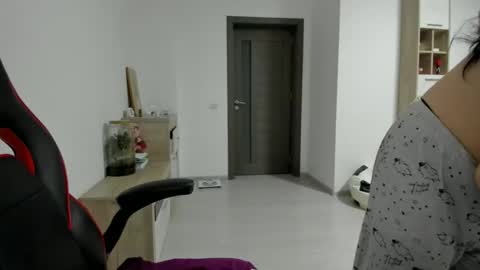 Amiraisa online show from April 21, 1:42 am