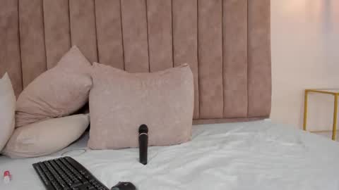 Amber online show from April 16, 8:09 pm