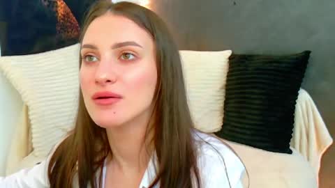 Amira online show from April 18, 6:26 am