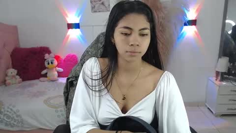 ammyy_wood_ online show from October 12, 6:28 am