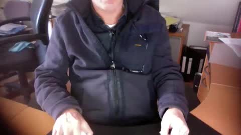 Snapshot of amor2200 chatting on February 18, 4:03 pm Amor2200 online show from February 18, 4:03 pm