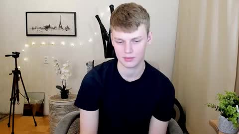 Andrew Amor online show from November 1, 5:01 pm