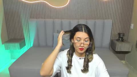 Amy Estrellita online show from April 16, 12:05 pm