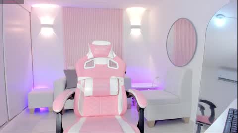 Emily online show from February 27, 1:17 pm