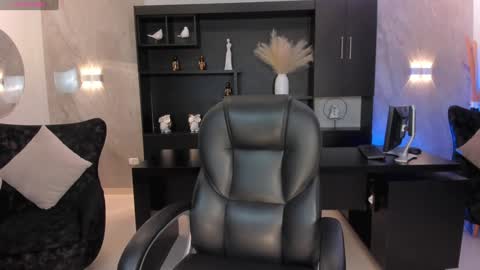 Snapshot of amydavis_ chatting on January 12, 5:22 pm Amy  online show from January 12, 5:22 pm