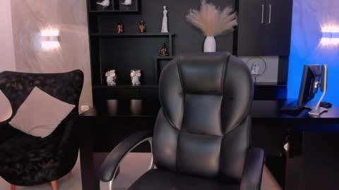 Snapshot of amydavis_ chatting on January 11, 2:09 am Amy  online show from January 11, 2:09 am