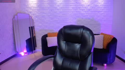 Snapshot of amydavis_ chatting on December 27, 7:35 pm Amy  online show from December 27, 7:35 pm