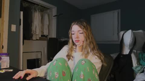 Amy online show from November 3, 4:13 am