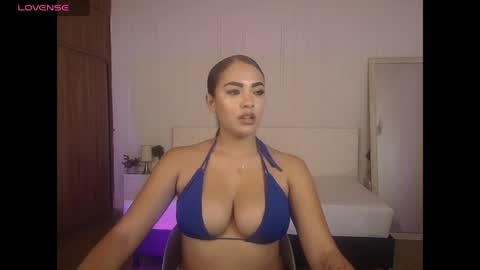 amyjohnsonn online show from April 23, 7:05 am