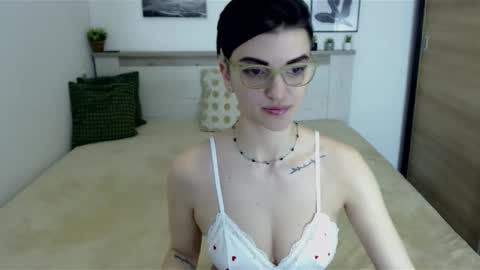 Snapshot of amylexy chatting on March 8, 10:11 am Hi there guys  My pleasure in your hands  pvt is open online show from March 8, 10:11 am