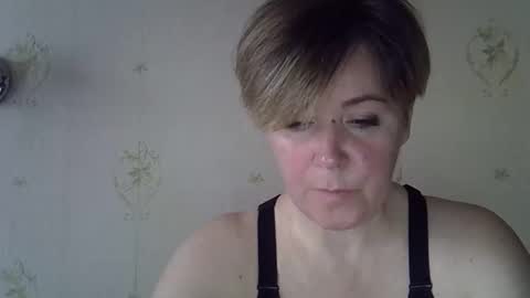 amyvalentine1 online show from April 15, 6:17 am