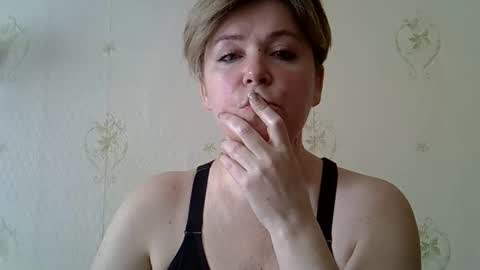 amyvalentine1 online show from April 1, 7:53 am