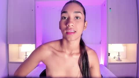 anaacollins_ online show from March 11, 11:57 am