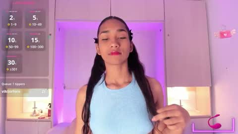 anaacollins_ online show from November 18, 11:46 am