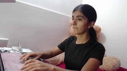 Anahi Browns online show from April 8, 10:02 pm