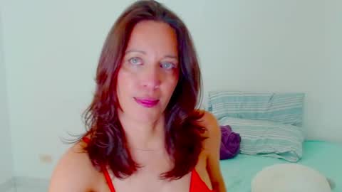 anapereira12 online show from April 22, 6:26 pm