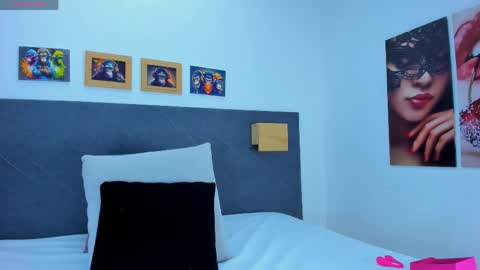 Andrea online show from April 18, 12:18 pm