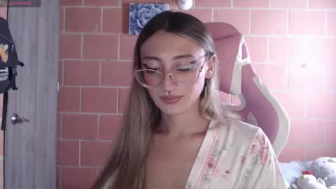 Snapshot of andrea_camila chatting on October 2, 3:55 pm Andrea  online show from October 2, 3:55 pm