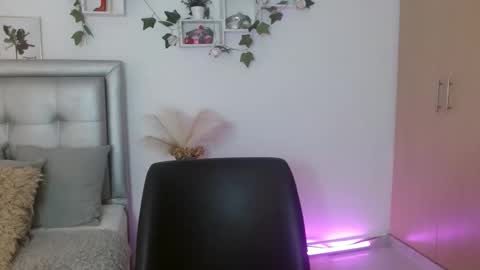 Andrea online show from March 31, 10:10 pm