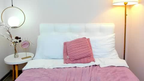 Andrea online show from December 5, 4:49 pm