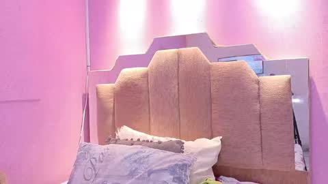 A n d r  e a S w e e t  online show from April 16, 8:31 pm