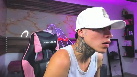 andrees_s online show from May 19, 12:23 pm