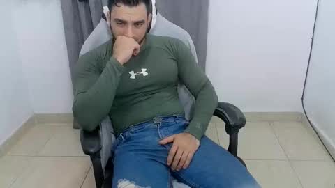 andres180950734 online show from May 6, 11:00 pm