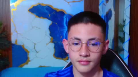 andres_tay online show from April 18, 2:57 am