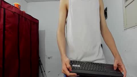 andrew_2811 online show from January 13, 6:21 am