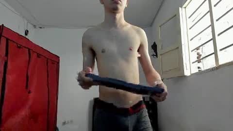 andrew_2811 online show from April 6, 7:59 pm