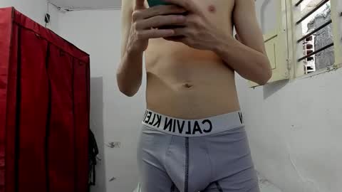 andrew_2811 online show from March 20, 12:10 pm